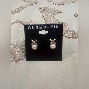 💥 2/$15!! Anne Klein Gold-Tone Blanc Faux Pearl Earrings With Crystal Accent 💎